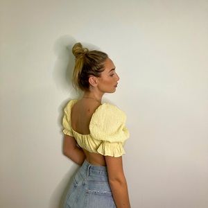 FLATTERING YELLOW MILKMAID CROP TOP NEVER WORN